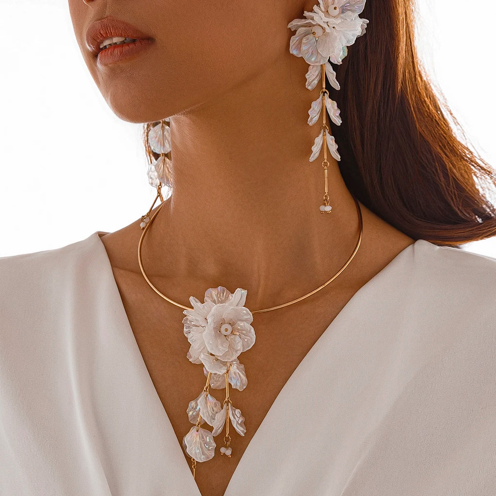 Ingemark Creative Punk Torques Catena Collana Donna Orecchini Pendenti con Fiori Bianchi Eleganti Gioielli da Sposa