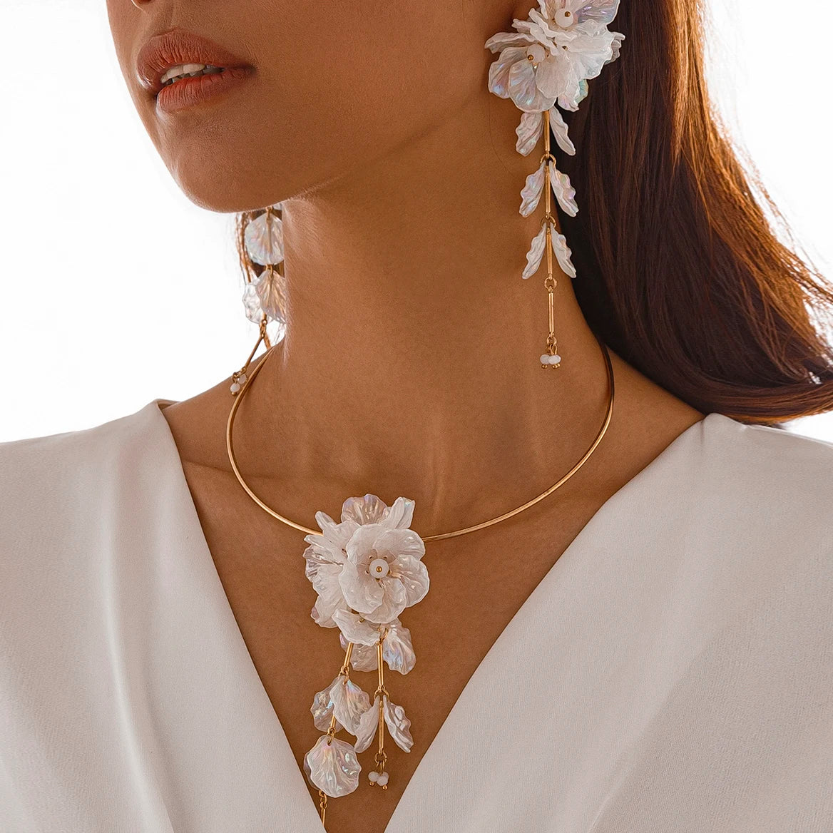 Ingemark Creative Punk Torques Catena Collana Donna Orecchini Pendenti con Fiori Bianchi Eleganti Gioielli da Sposa