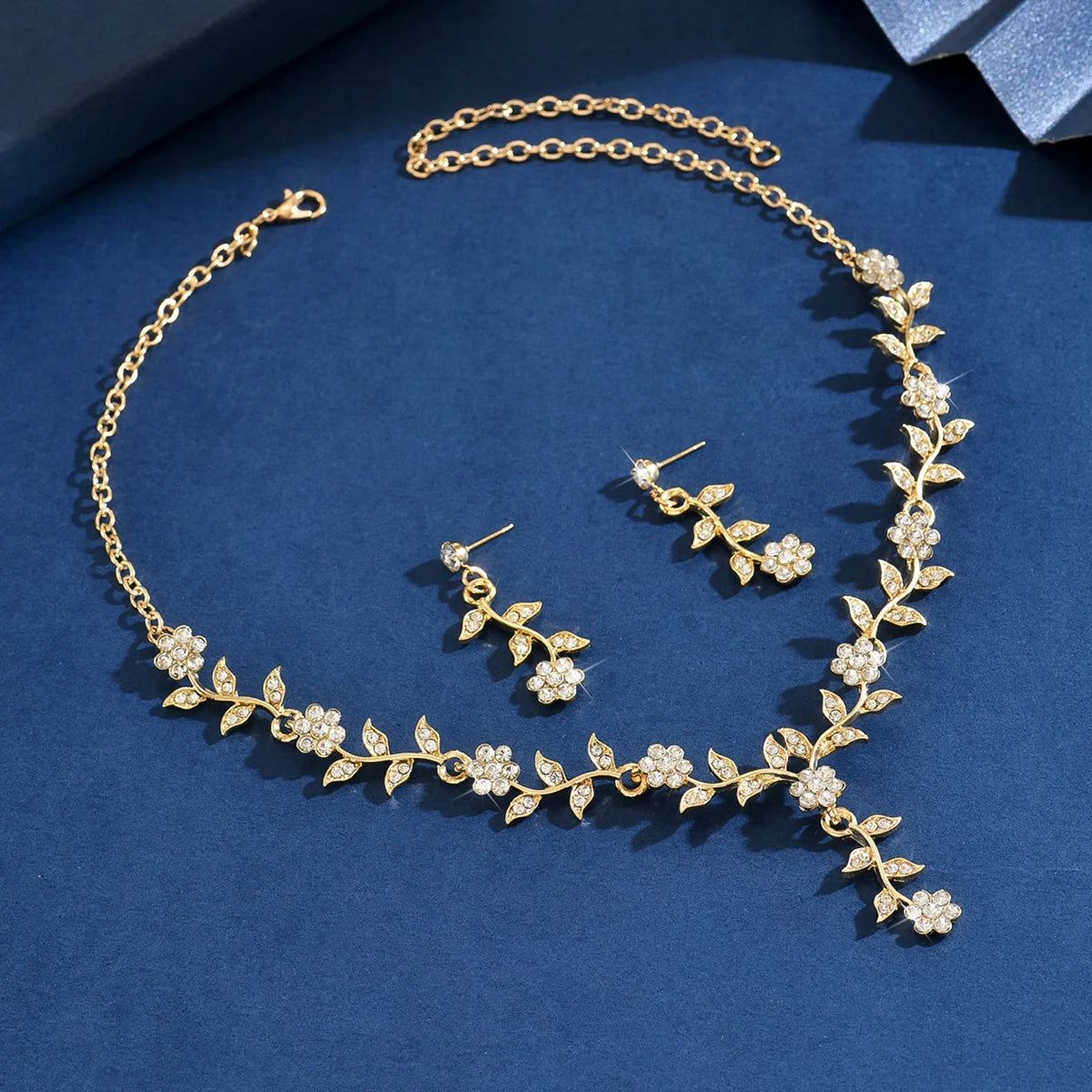 Set Gioielli da Donna 3 Pezzi con Collana e Orecchini a Fiore, Ideale per Matrimoni, Feste e Regali Festivi