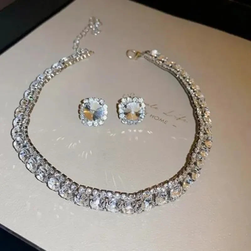Collana e Orecchini da Donna Decorati con Strass Set di Gioielli alla Moda Accessori Tendenza per Feste e per Decorare l'Abbigliamento Quotidiano