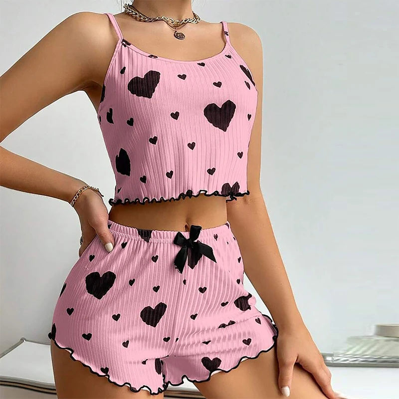 Pigiama da donna, set due pezzi: canotta corta e pantaloncini. Taglie S, M, L. Colore bianco. Traspirante, morbido, casual, con stampa "Love".